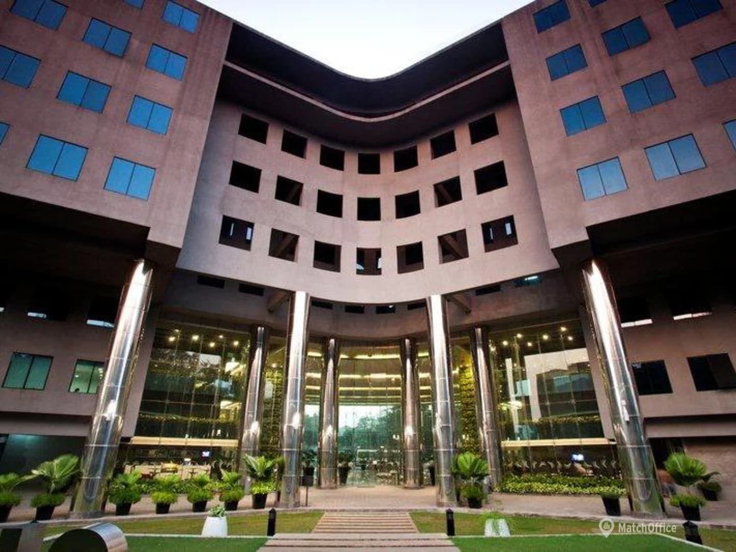 Kanakia Boomerang Image 2